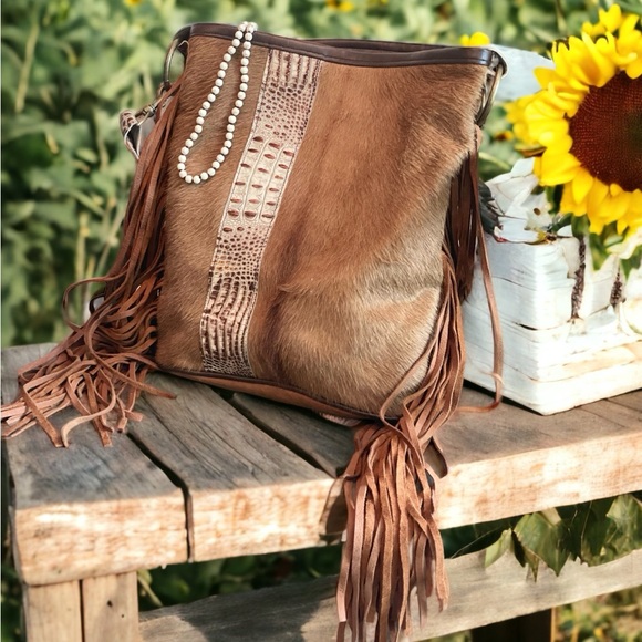 Unleash Your Inner Cowgirl with Our Hair-On-Hide Leather Purse! - Picture 3 of 5